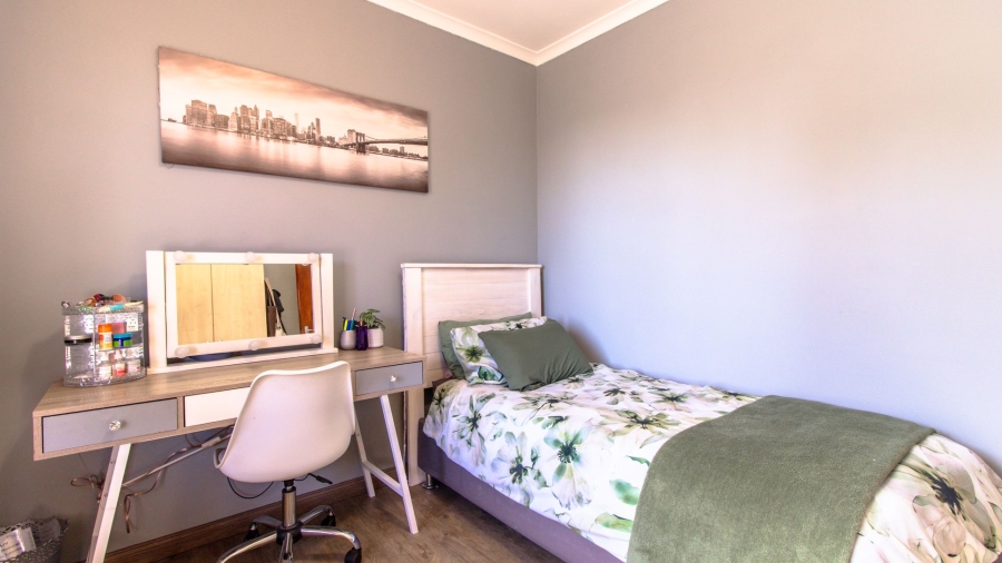 4 Bedroom Property for Sale in Middedorp Western Cape